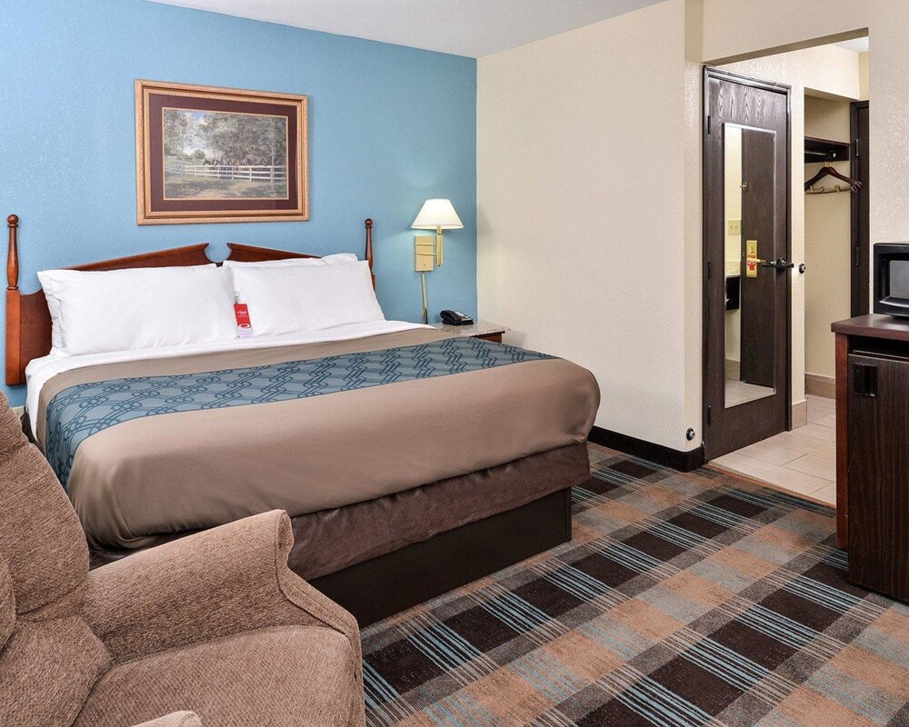 Book Econo Lodge Inn Suites In Shelbyville Hotelscom