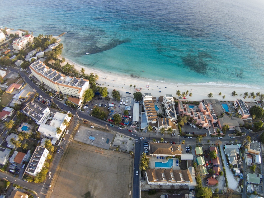 Infinity On The Beach (St. Lawrence Gap, Barbados) Hoteles en St