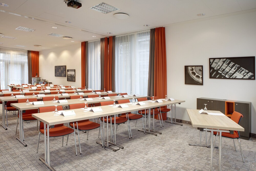 Holiday Inn Berlin City East Side In Berlin Hotels Com