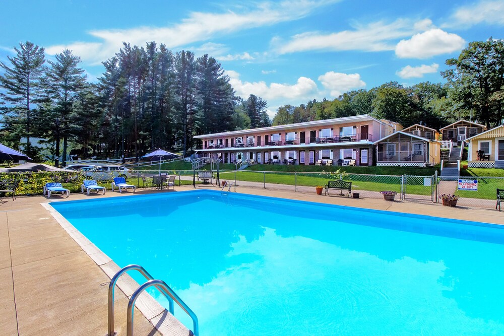 Book Half Moon Motel Cottages In Laconia Hotels Half Moon Motel Cottages Laconia