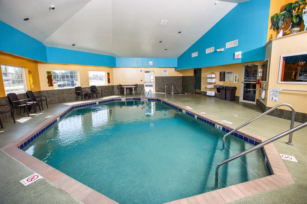 Hotel J Green Bay United States Of America Hotel J Green Bay Indoor Pool