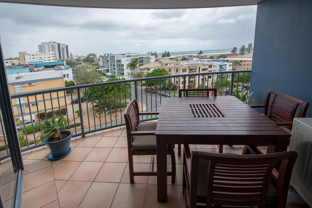 Centrepoint Holiday Apartments Sunshine Coast Book At Hotels Com