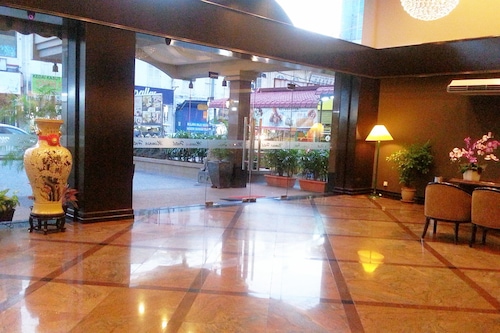 198 Plaza Hang Tuah Hotels From Rs3 060 Bunga Paya Pantai Hotel Discounts Hotels Com