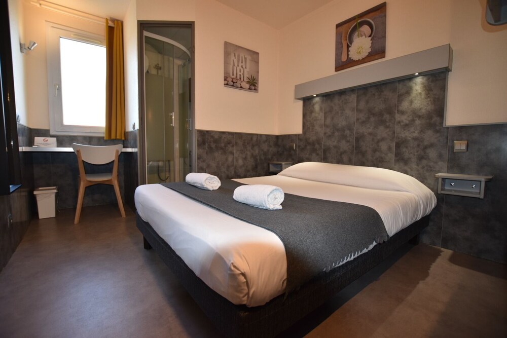 Hotel Face West Le Pontet Le Pontet Hotels Com