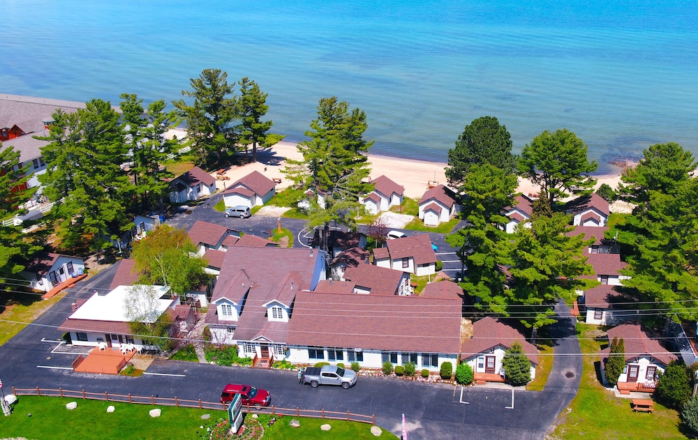 Book The Beach House In Mackinaw City Hotels The Beach House Mackinaw City