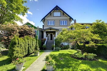 15 Closest Hotels To Kitsilano Beach In Vancouver