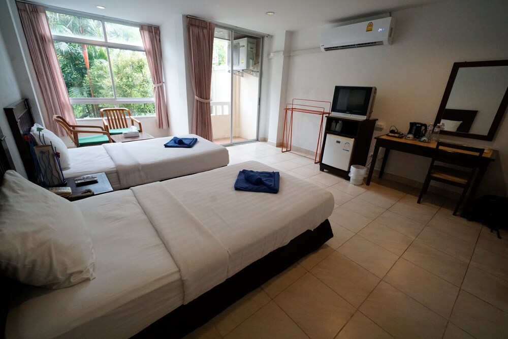 Book Karon Living Room In Hotels Com