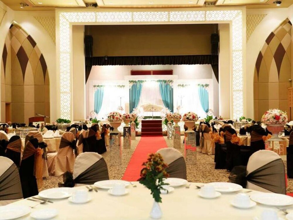 Book Raia Hotel Kota Kinabalu in Kota Kinabalu  Hotels.com