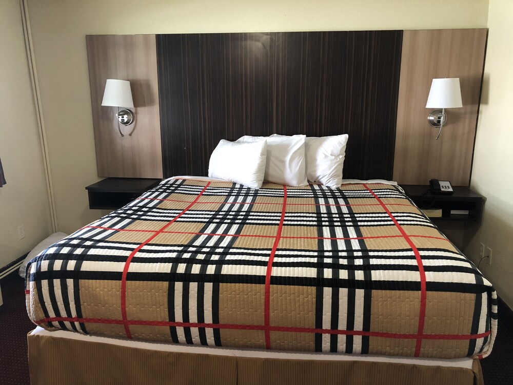 Red Carpet Inn Tonawanda 2018 Updated Reviews Hd Photos Red Carpet Inn Tonawanda Standard Room 1 King Bed Non Smoking
