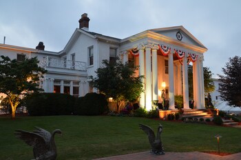 15 Closest Hotels To Daffin S Cans In Sharon