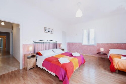https://exp.cdn-hotels.com/hotels/8000000/7640000/7631600/7631587/acdad712_y.jpg