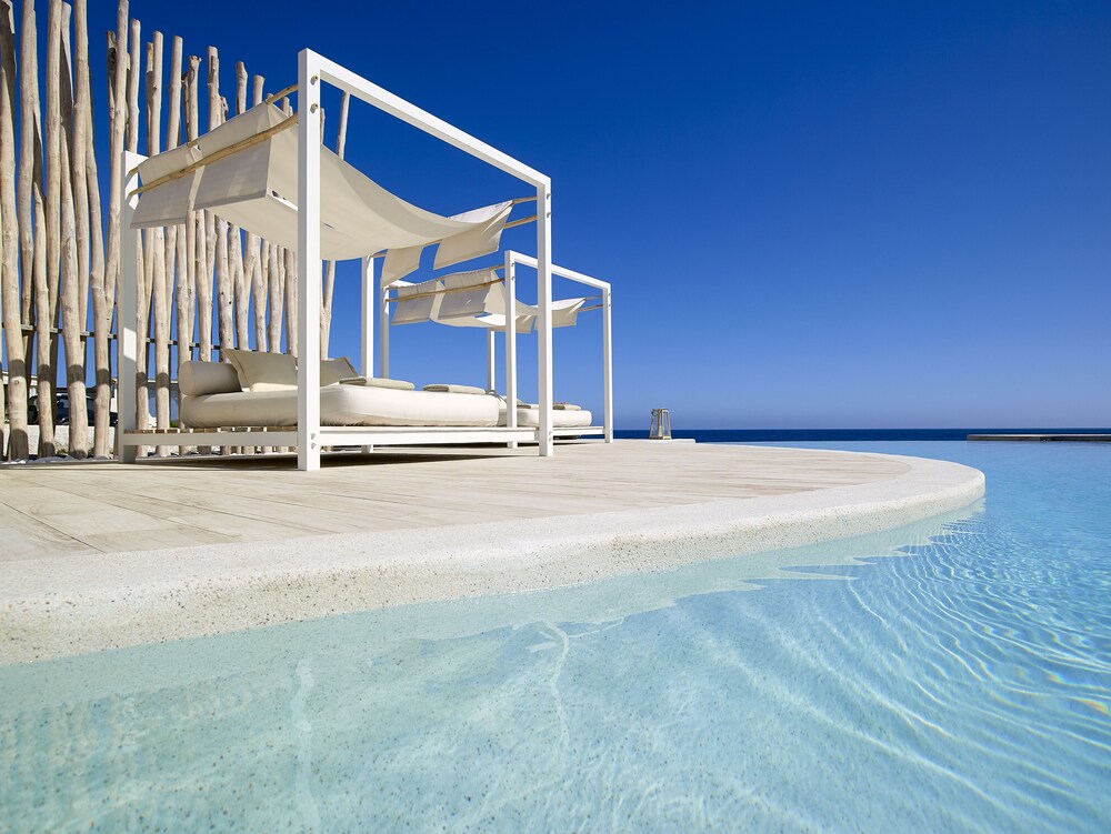 Book Artemis Deluxe Rooms in Milos | Hotels.com