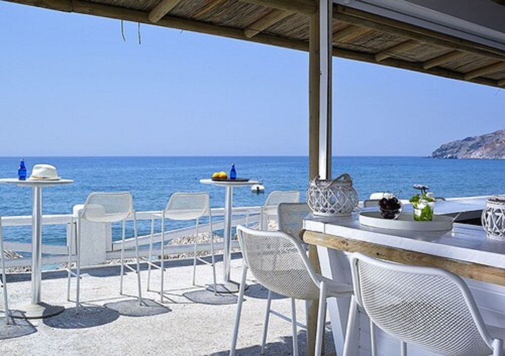 Book Artemis Deluxe Rooms in Milos | Hotels.com