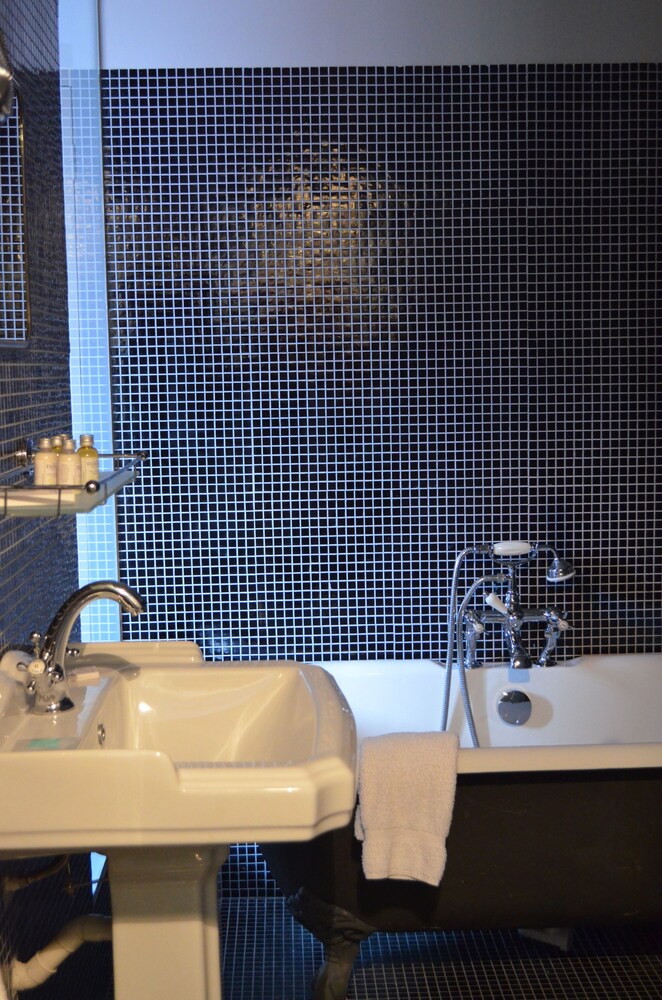 Book Hotel Les Pilotes In Saint Valery Sur Somme Hotels Com