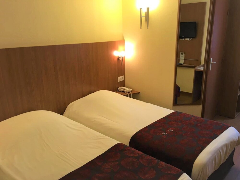 Brit Hotel Le Beaulieu In Poitiers Hotels Com