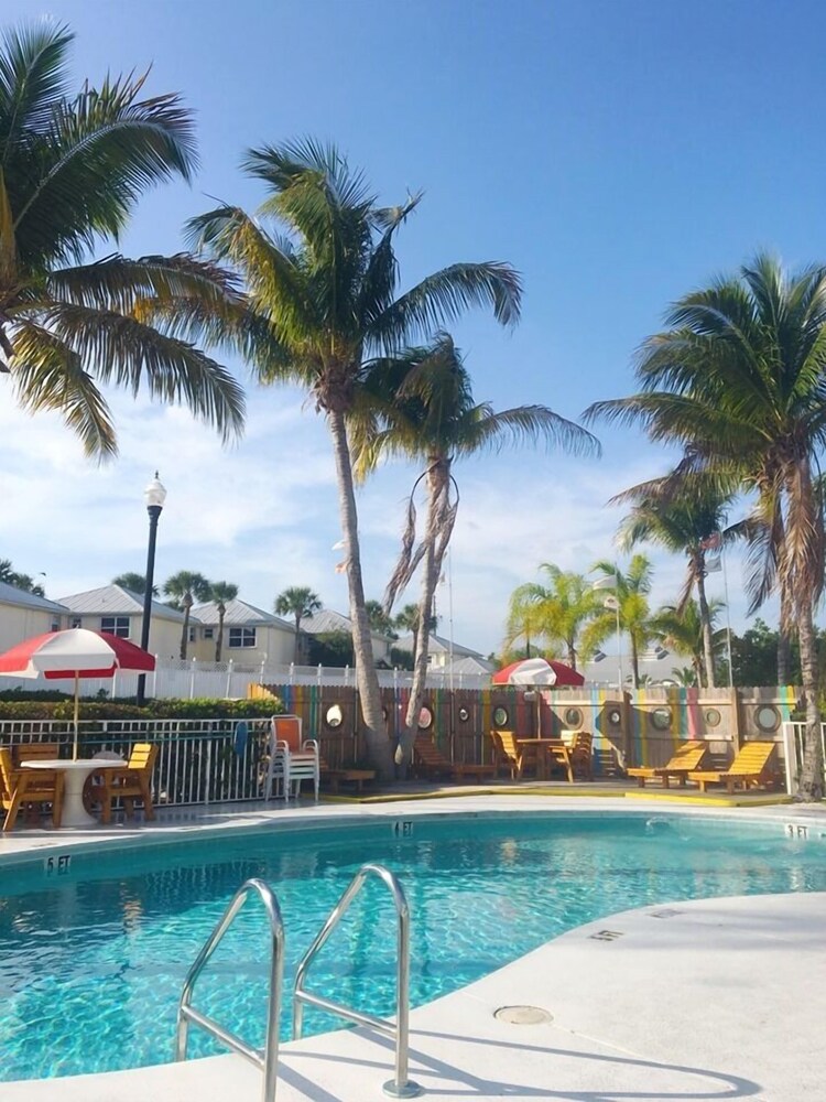 Book Capt Hiram S Resort In Sebastian Hotels Com