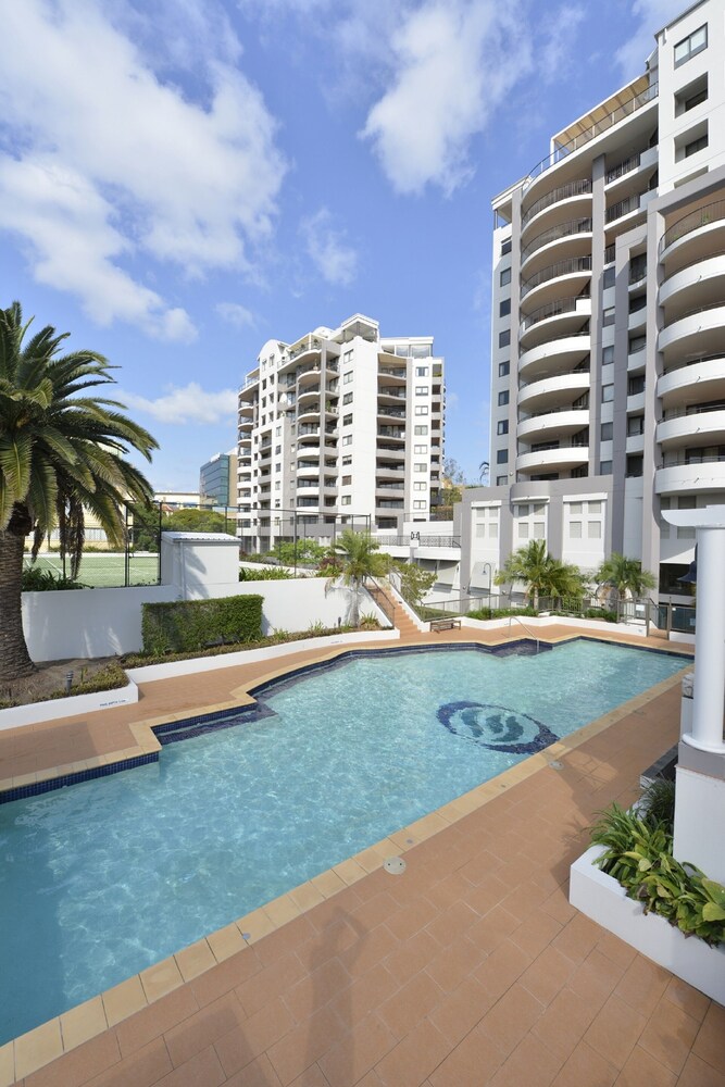 The Oasis Apartments Brisbane Info Photos Reviews Book At Hotels Com