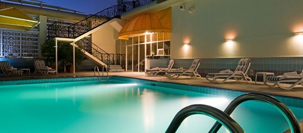 Abu Dhabi Plaza Hotel Apartments Abu Dhabi United Arab Emirates Abu Dhabi Hotel Discounts Hotels Com