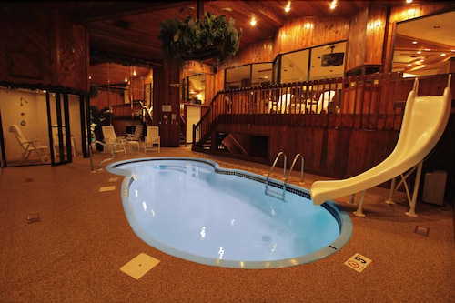Book Sybaris Pool Suites Indianapolis In Hotels
