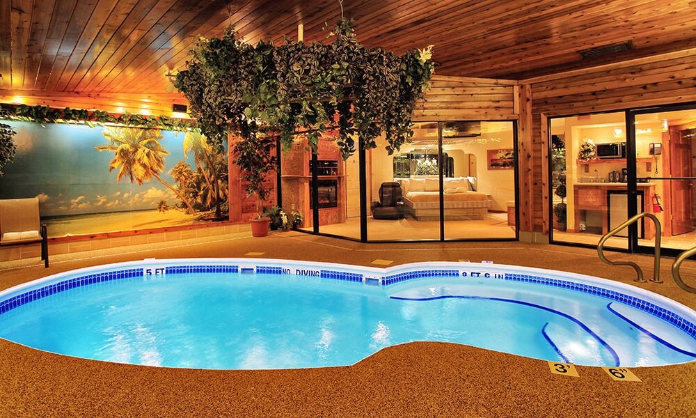 Book Sybaris Pool Suites Indianapolis In Indianapolis