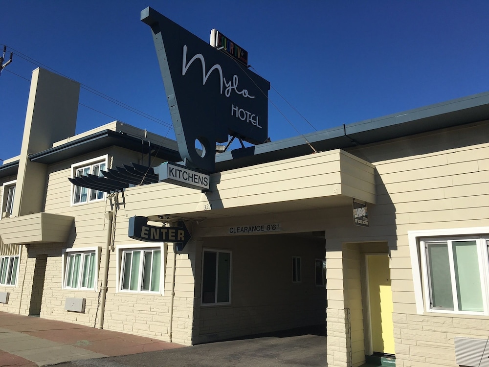 Book Mylo Hotel In Daly City Hotels Mylo Hotel Daly City Entrance