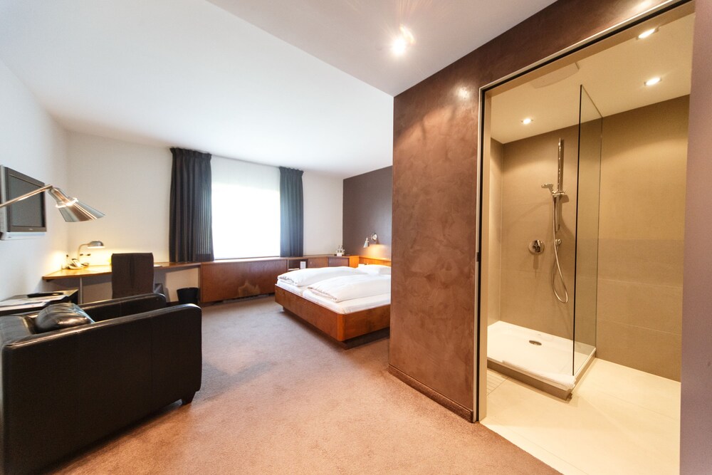 Seehotel Restaurant Die Ente Ketsch Book At Hotels Com