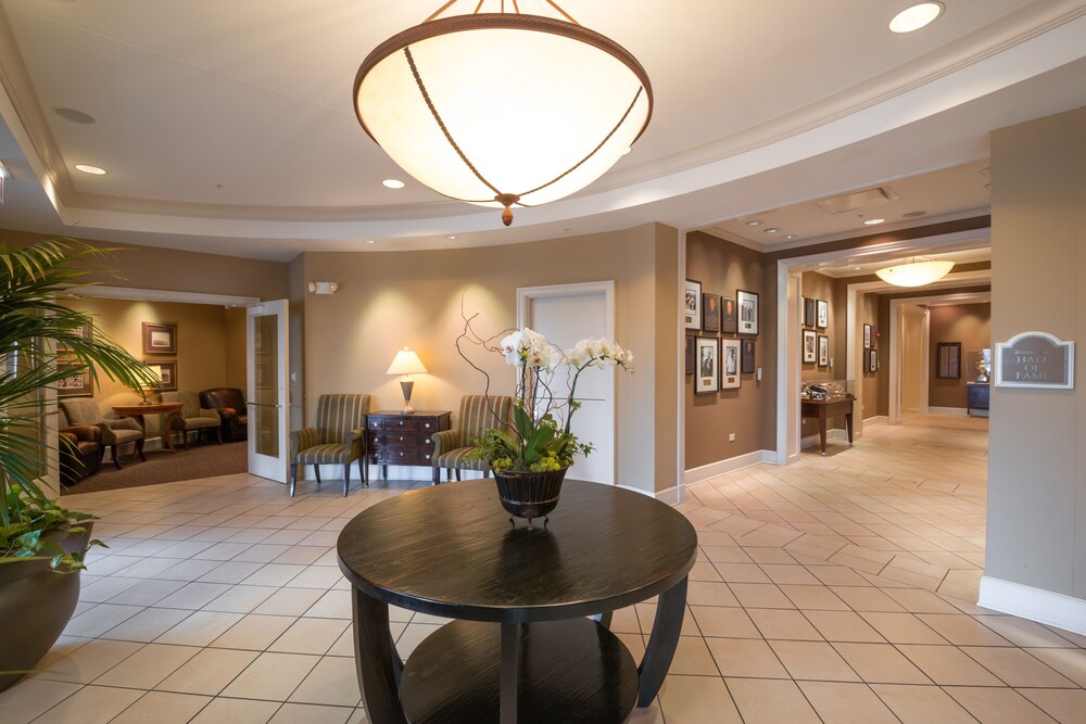 The Glen Club Glenview Info Photos Reviews Book At Hotels The Glen Club Glenview Interior Entrance