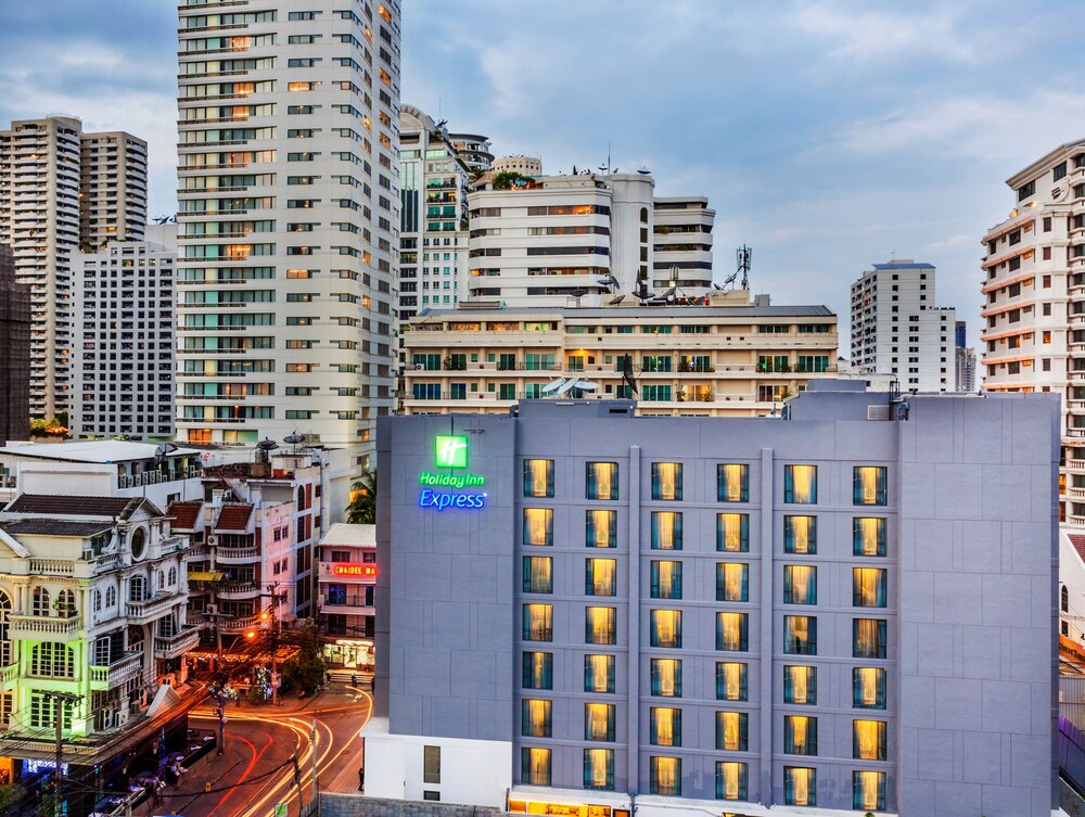 Holiday Inn Express Bangkok Sukhumvit 11 An Ihg Hotel Bangkok Thailand Bangkok Hotel Discounts Hotels Com