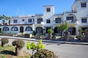 Picture of Follow The Sun in Polis