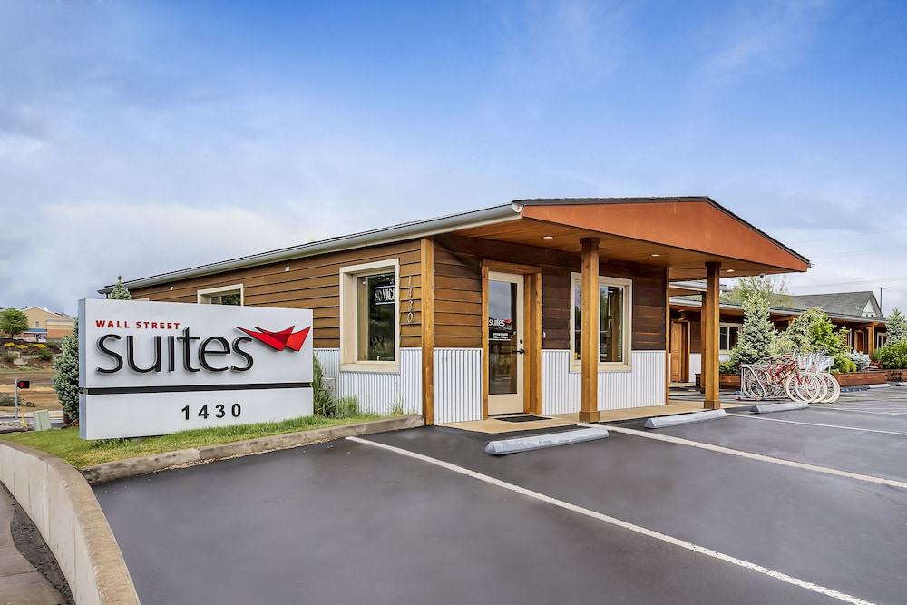book wall street suites in bend hotels com