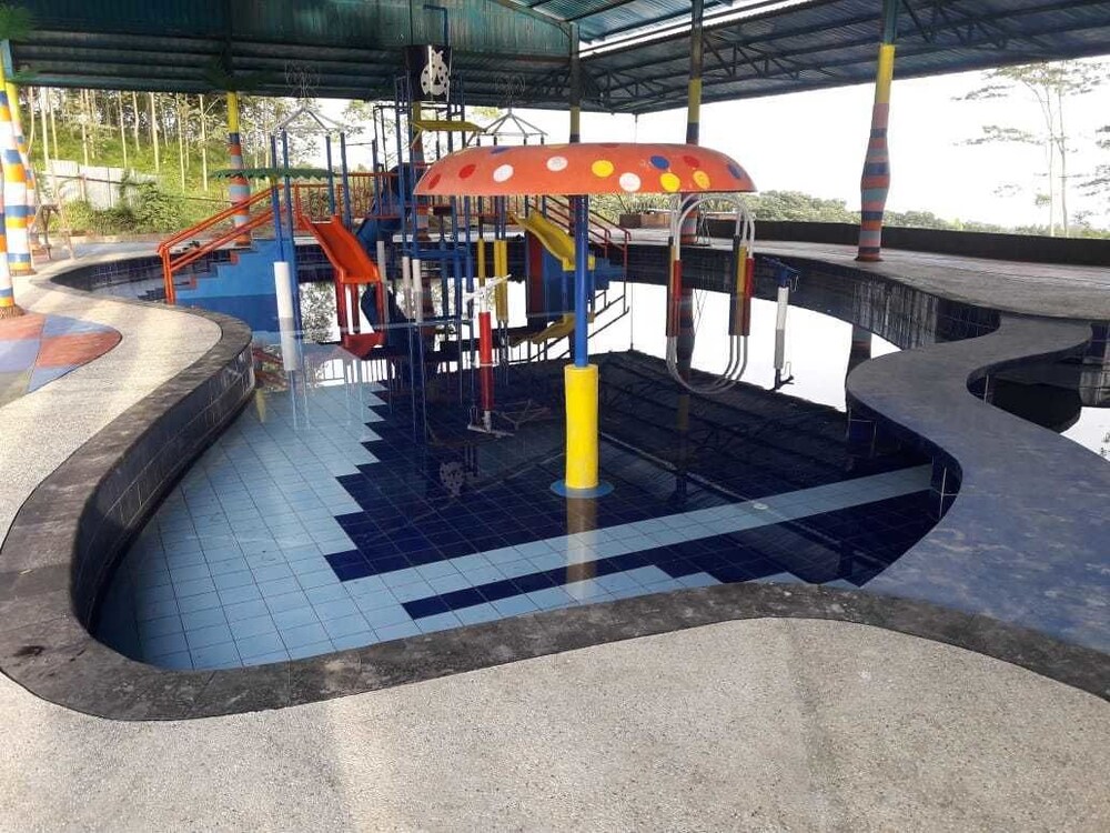 Book Royal Caravan Hotel Trawas In Trawas Hotels Com