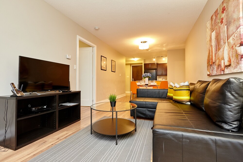 Book Atlas Suites Furnished Apartments Wellington In Toronto Hotels Com