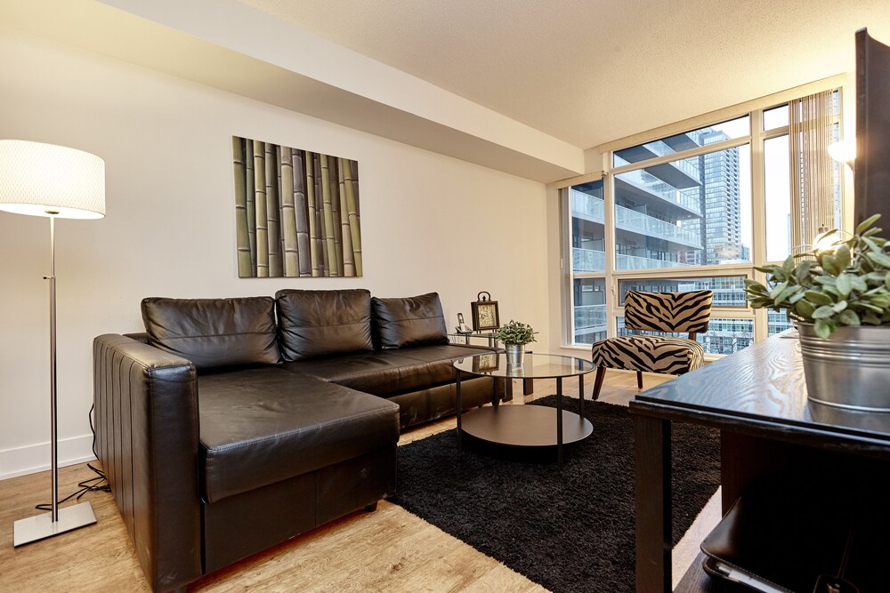 Book Atlas Suites Furnished Apartments Wellington In Toronto Hotels Com