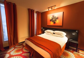 Picture of Hôtel Helussi in Paris