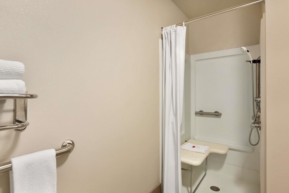 Book Travelodge By Wyndham Santa Teresa In Santa Teresa Hotels Com