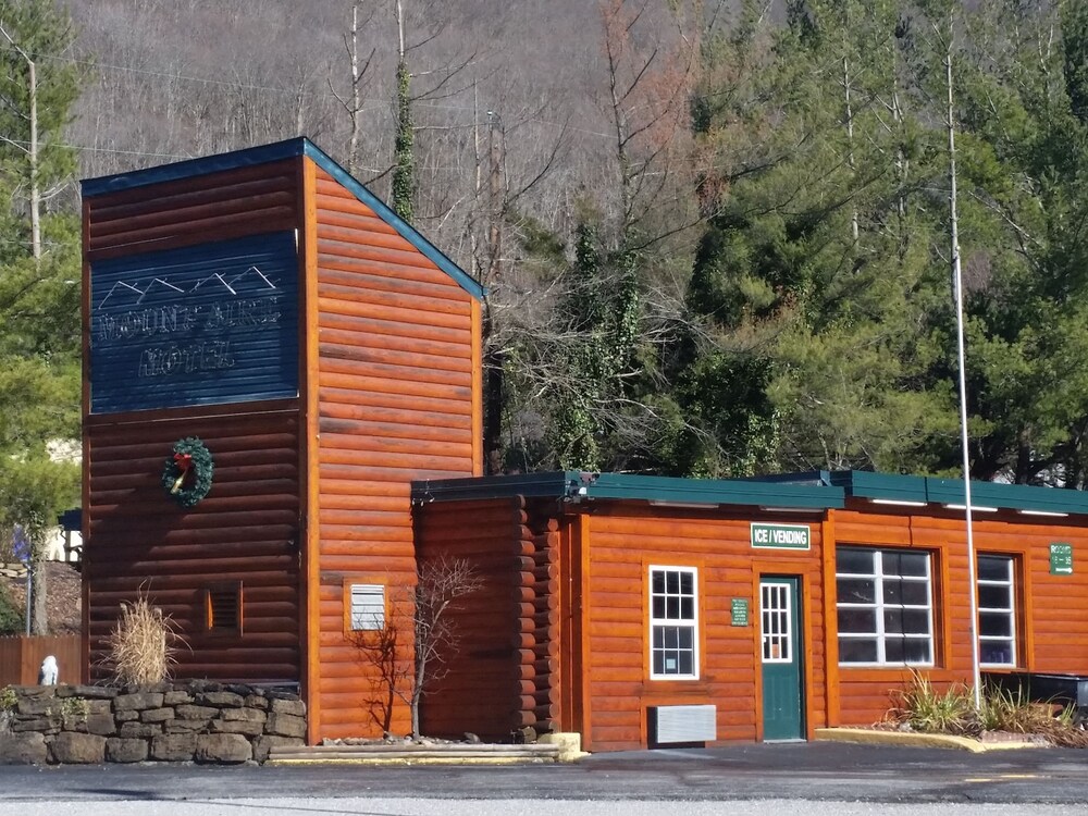 Book Mount Aire Motel In Harlan Hotels