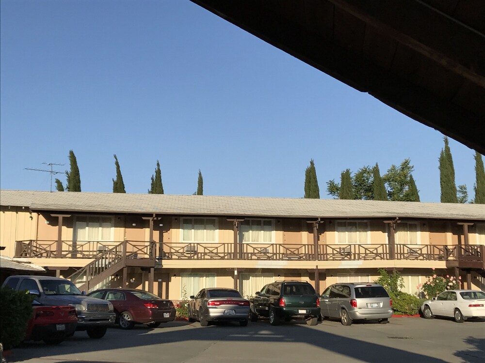 Book Vagabond Inn Red Bluff In Hotels Vagabond Inn Red Bluff