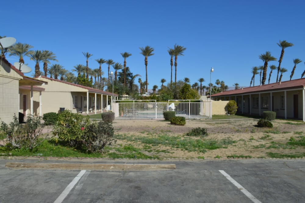 Book Mauna Loa Motel In Indio Hotels Mauna Loa Motel Indio Exterior