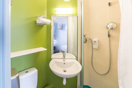 B B ホテル リール ルゼンヌ スタッド ピエール モーロワ レゼネス の宿泊予約 ホテルズドットコム B B ホテル リール ルゼンヌ スタッド ピエール モーロワ レゼネス の宿泊予約 ホテルズドットコム