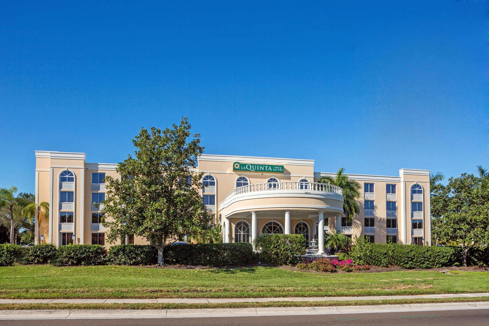 La Quinta Inn & Suites by Wyndham Sarasota Downtown