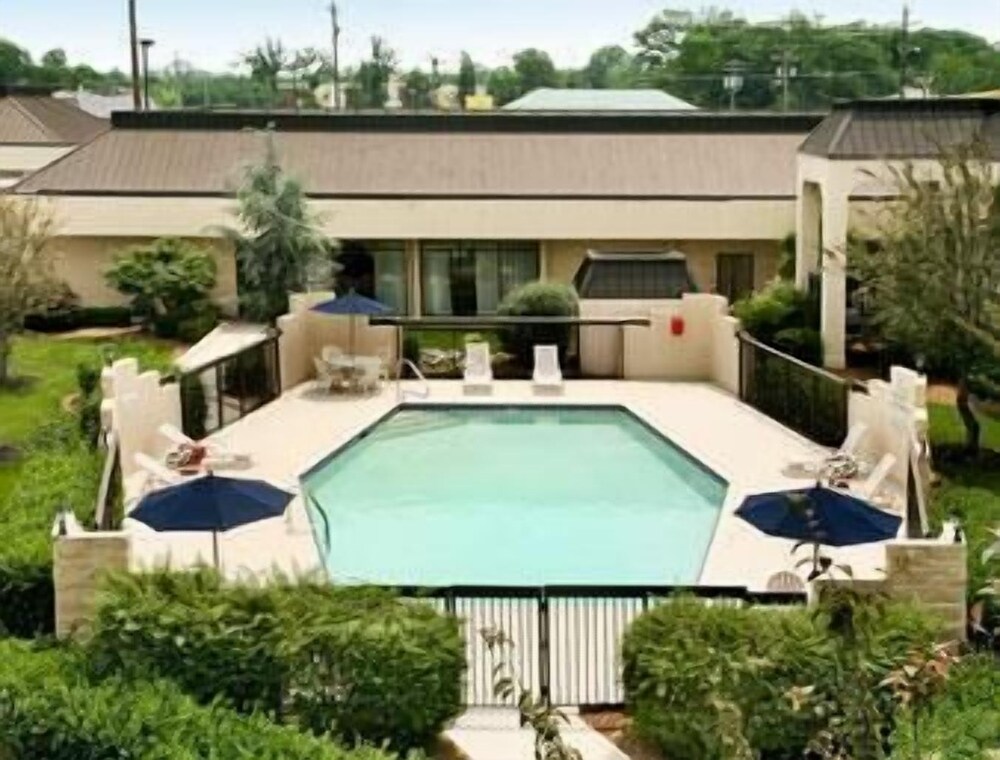 Ramada by Wyndham Lebanon