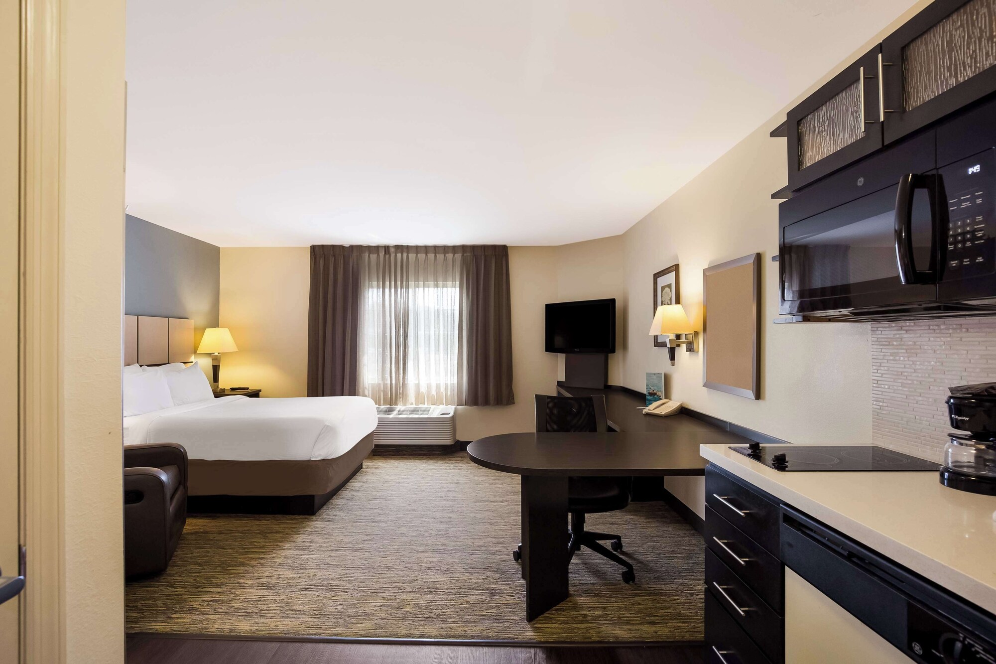 Sonesta Simply Suites  St Louis Earth City
