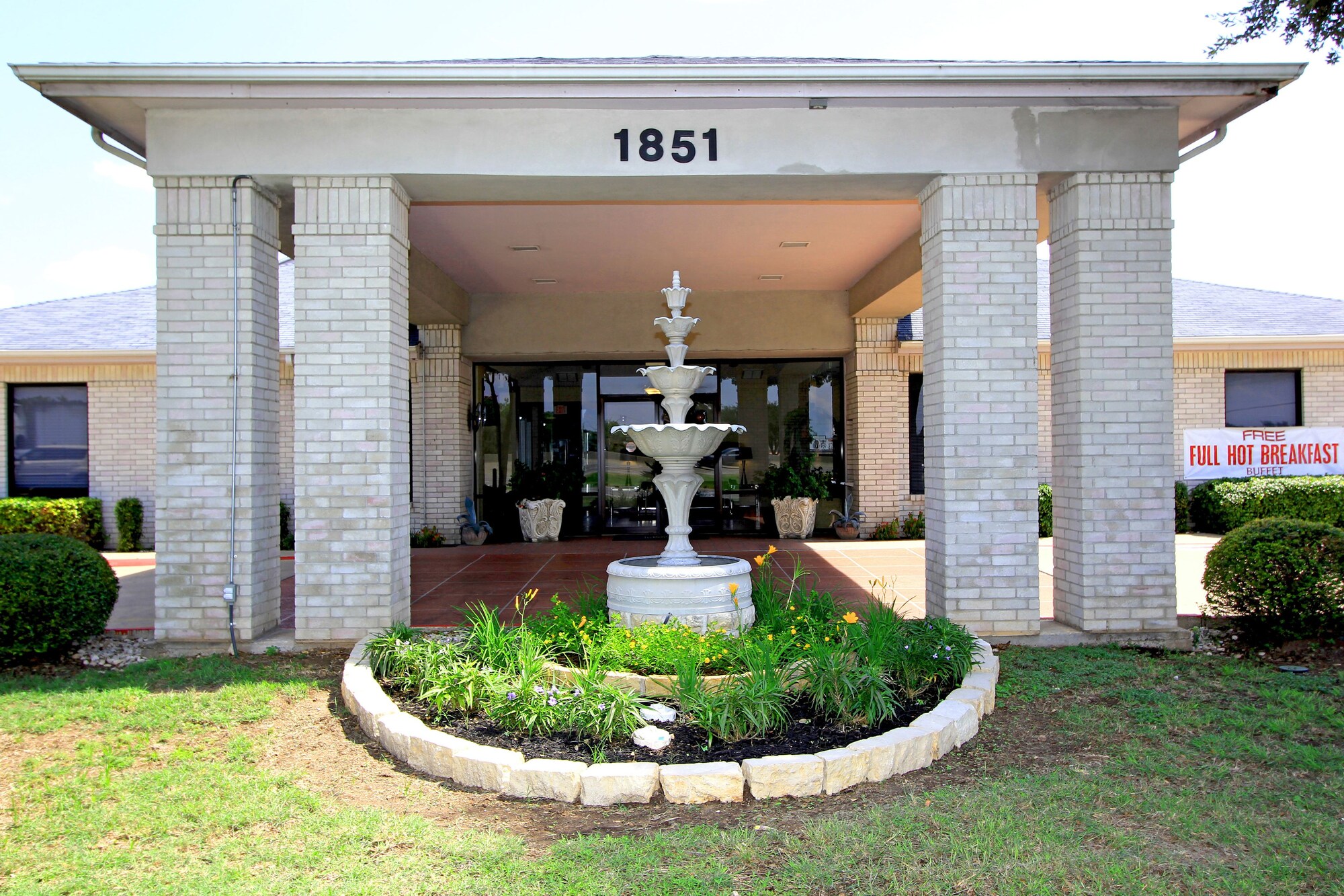 Days Inn by Wyndham Round Rock