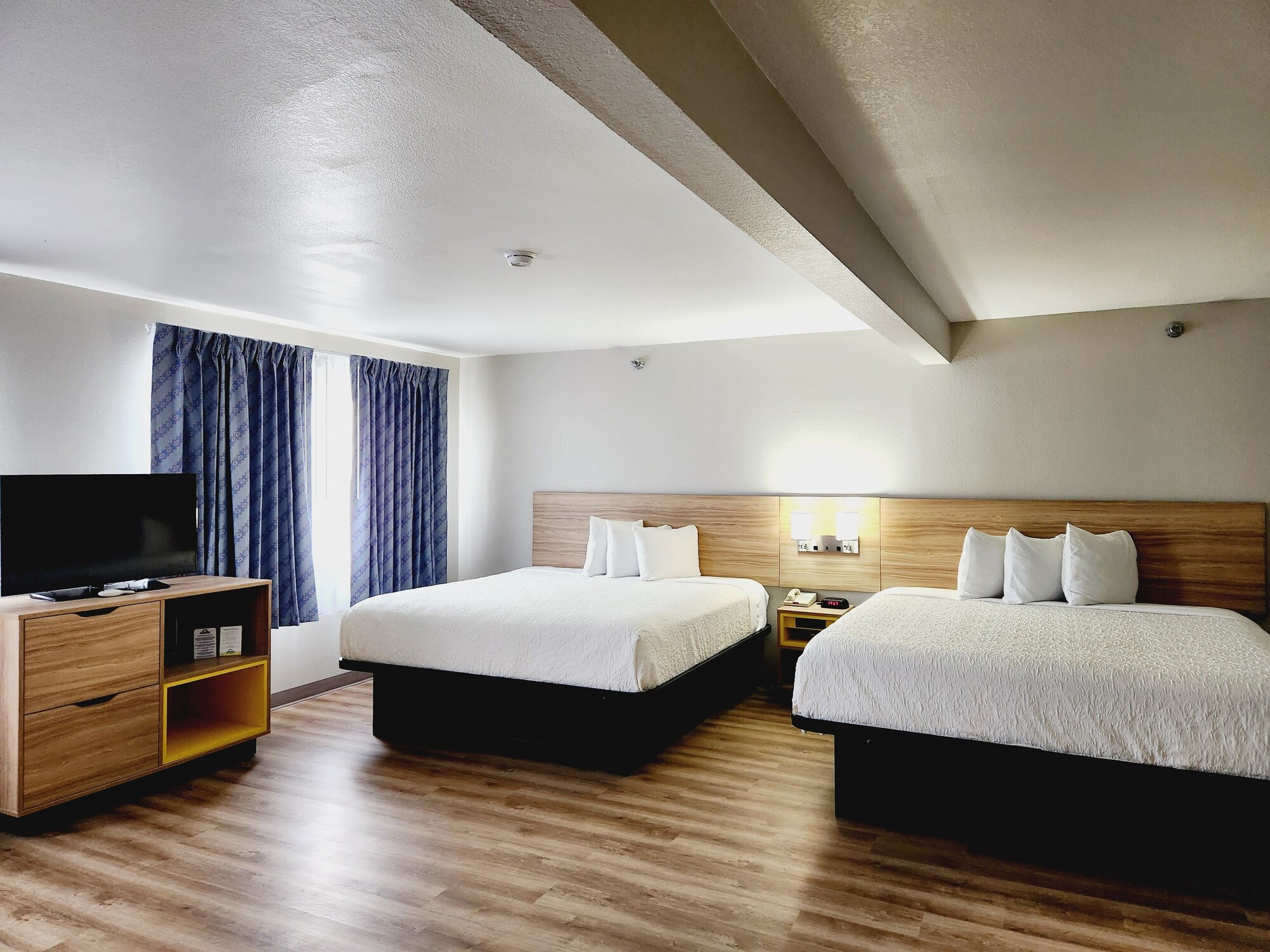 Days Inn & Suites by Wyndham Corpus Christi Central