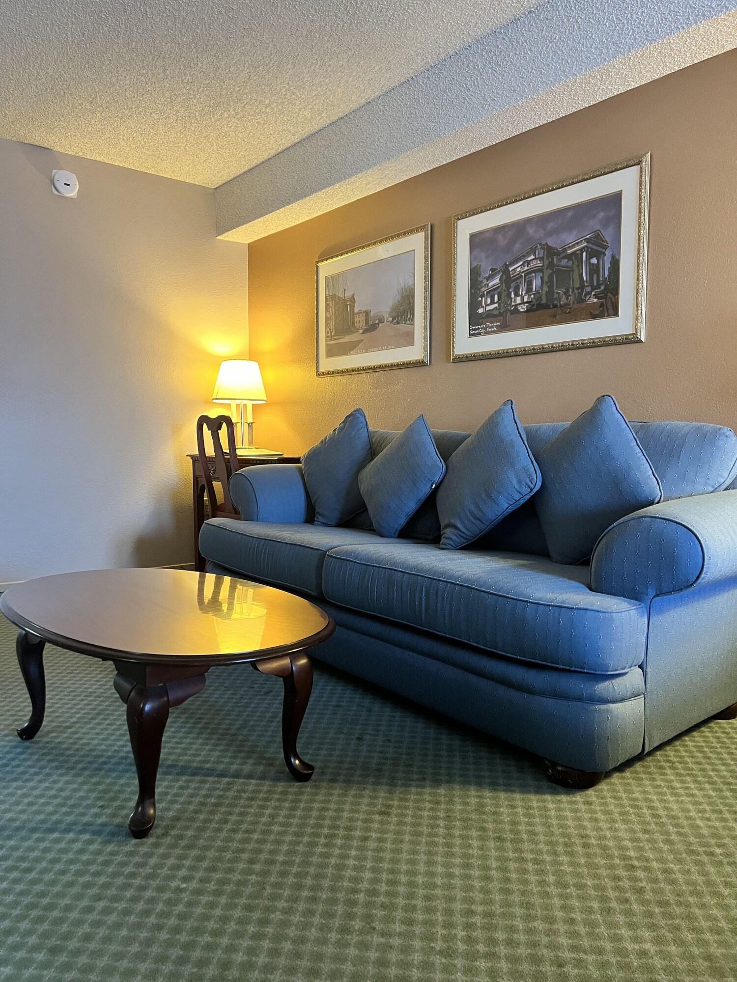 Hardman House Inn & Suites