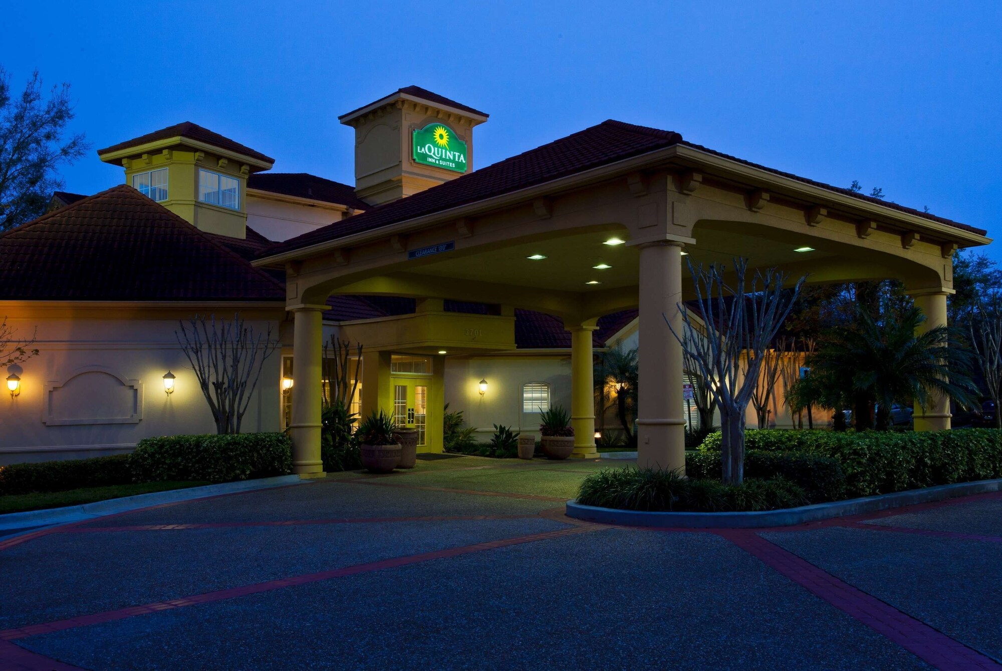 La Quinta Inn & Suites by Wyndham USF (Near Busch Gardens)