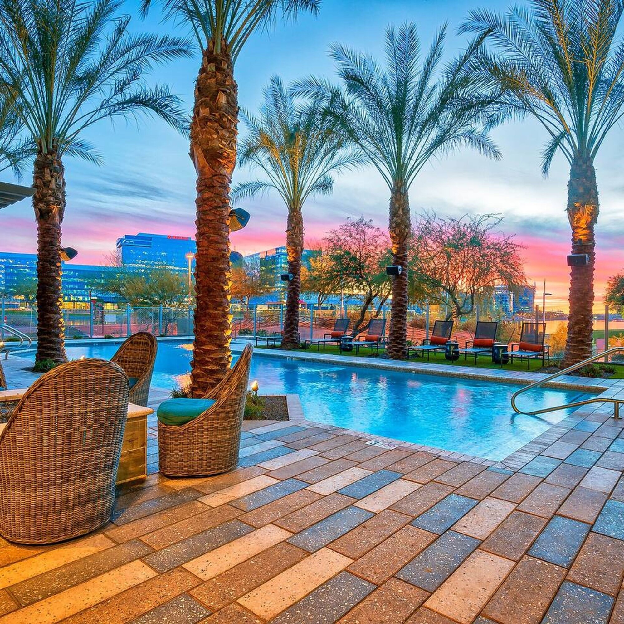 Modern Town Lake Waterfront Cozysuites Paradise 07