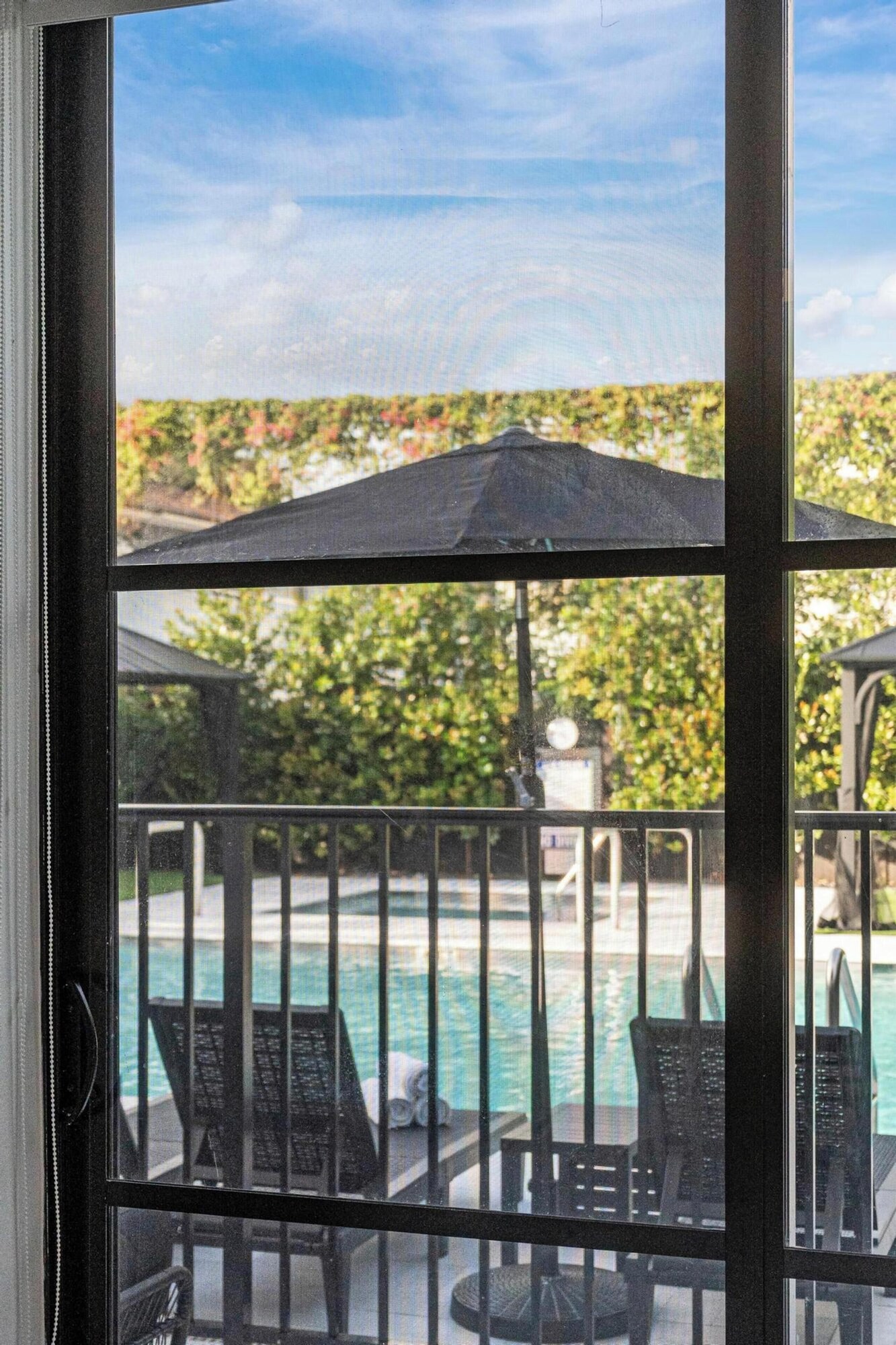 Lux Retreat By Renzzi