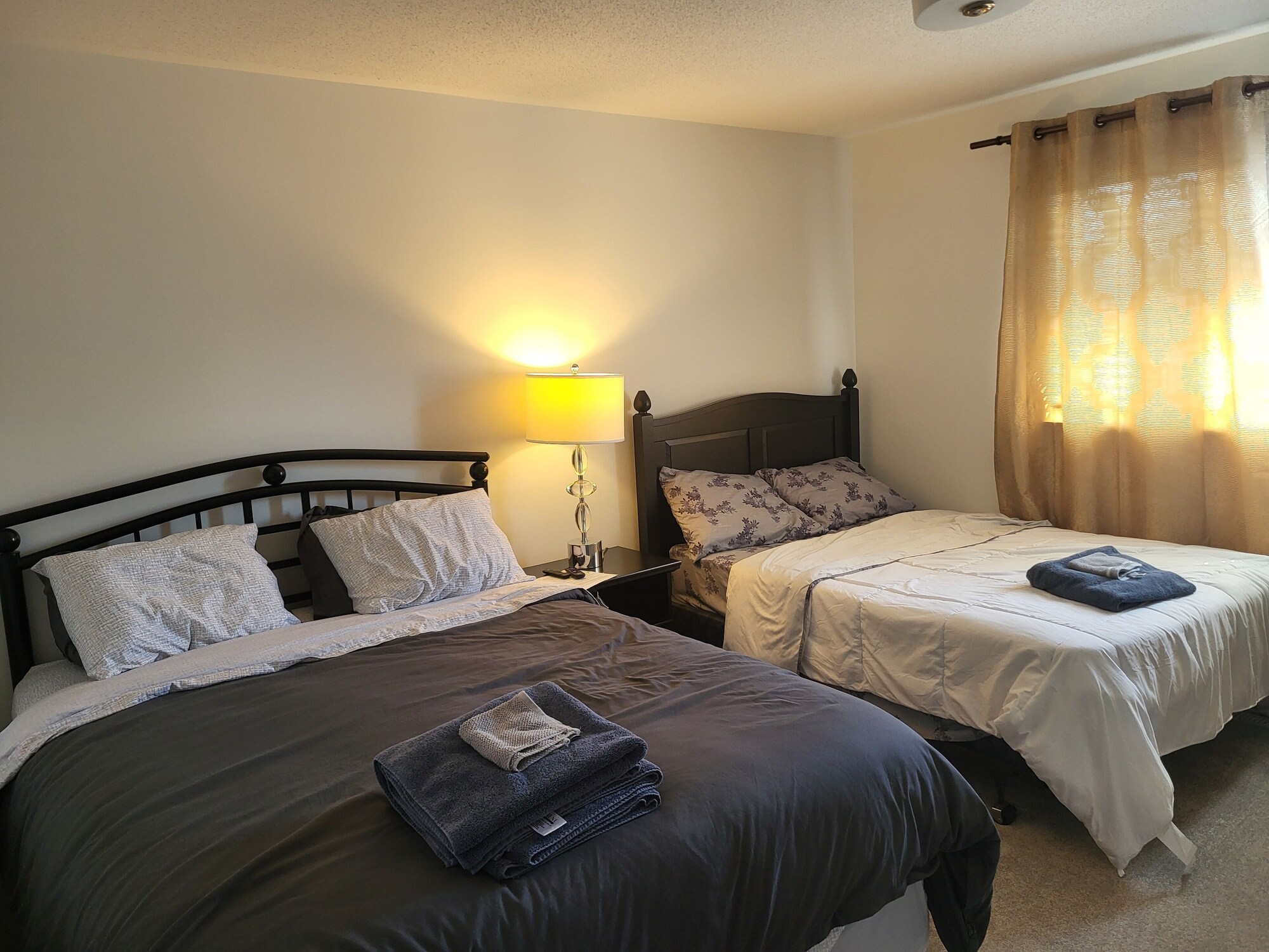 Minutes from Ottawa Airport Short-Term