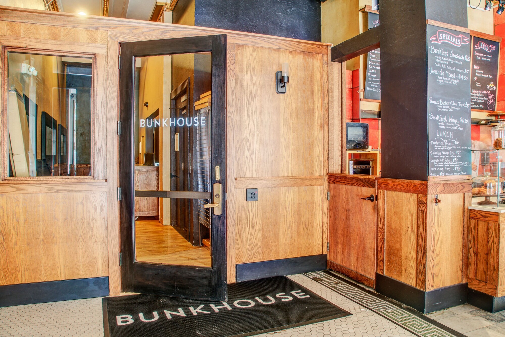 The Bartlett Hotel and Guesthouse